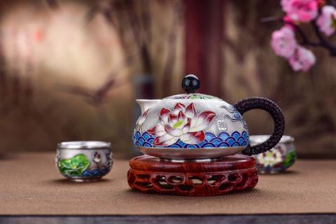 倒琅茶壶 · 荷花